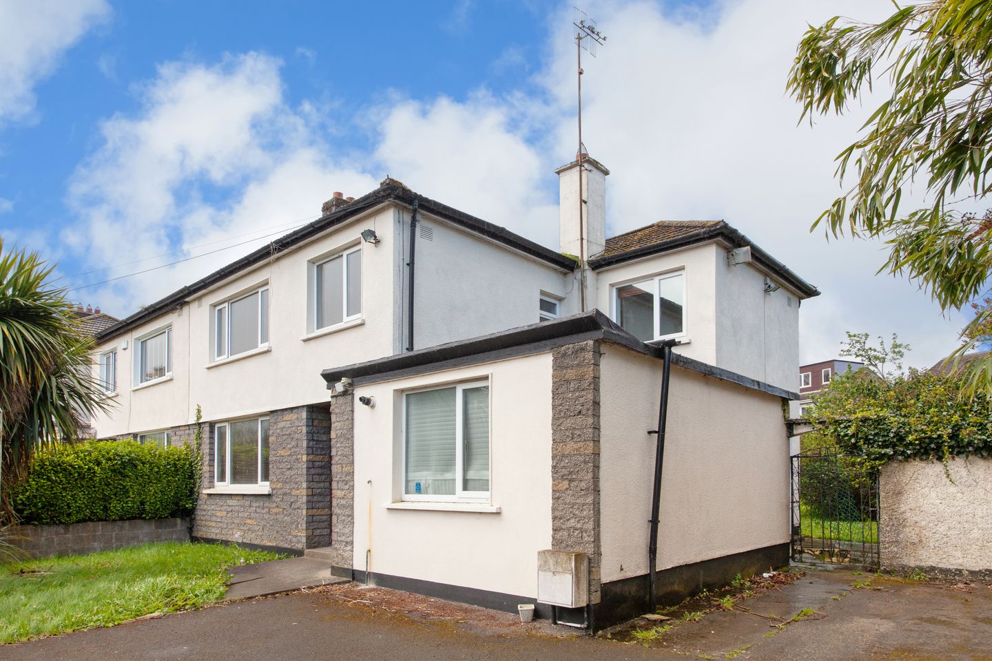 10 Carrig Lawn, Upper Kilmacud Road, Dublin 14, D14P592 is for sale on