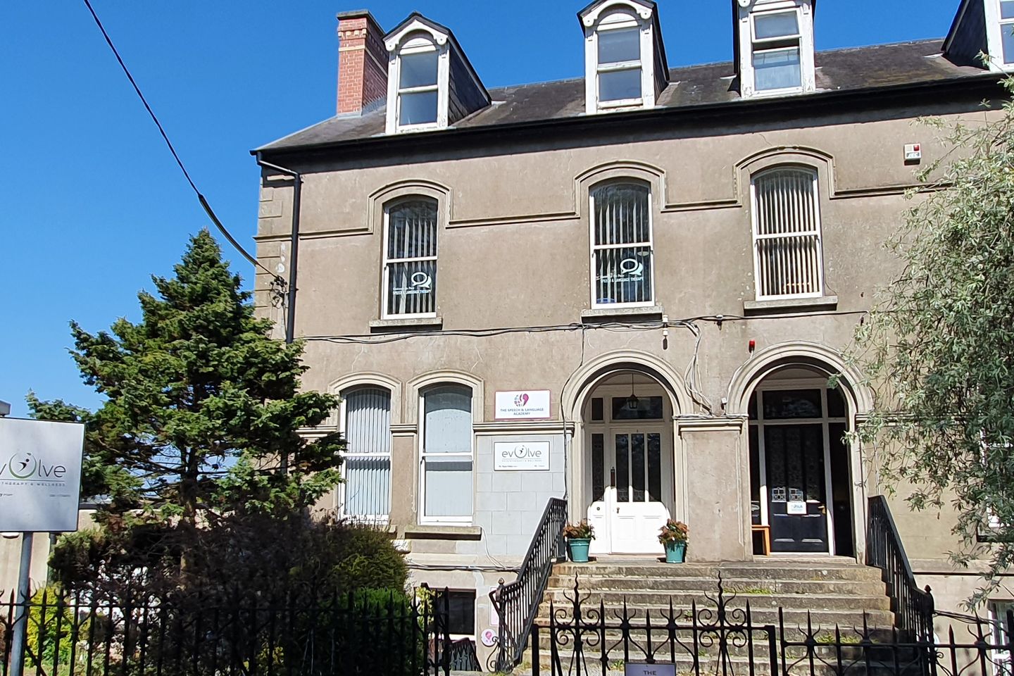 Commercial property for rent in 1 St Andrews Terrace, Newtown