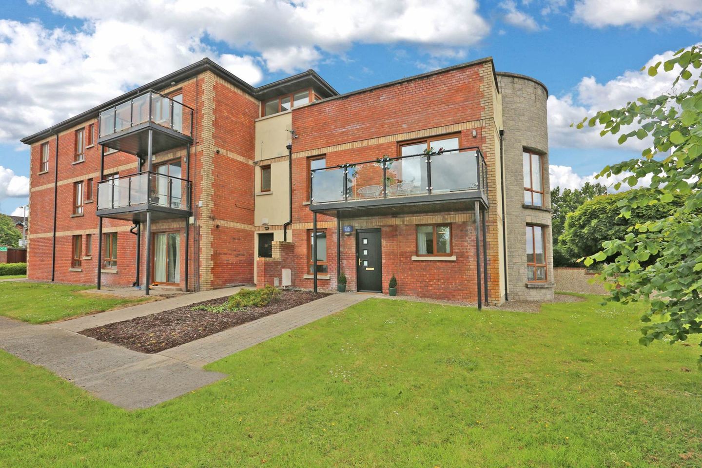 27 Bloomfield, Monaleen, Castletroy, Co. Limerick, V94P291 is for sale