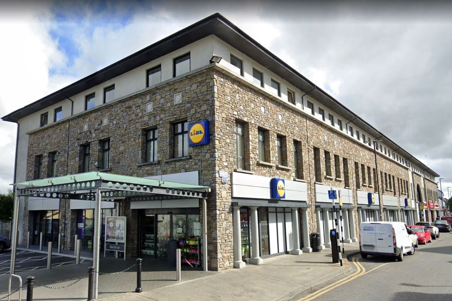 Commercial property for rent in Main Street, Tullamore, Co. Offaly