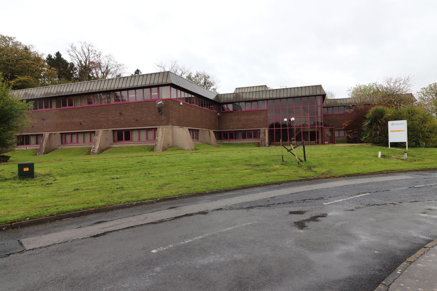 Commercial property for rent in Ashling House, Lonsdale Road, National