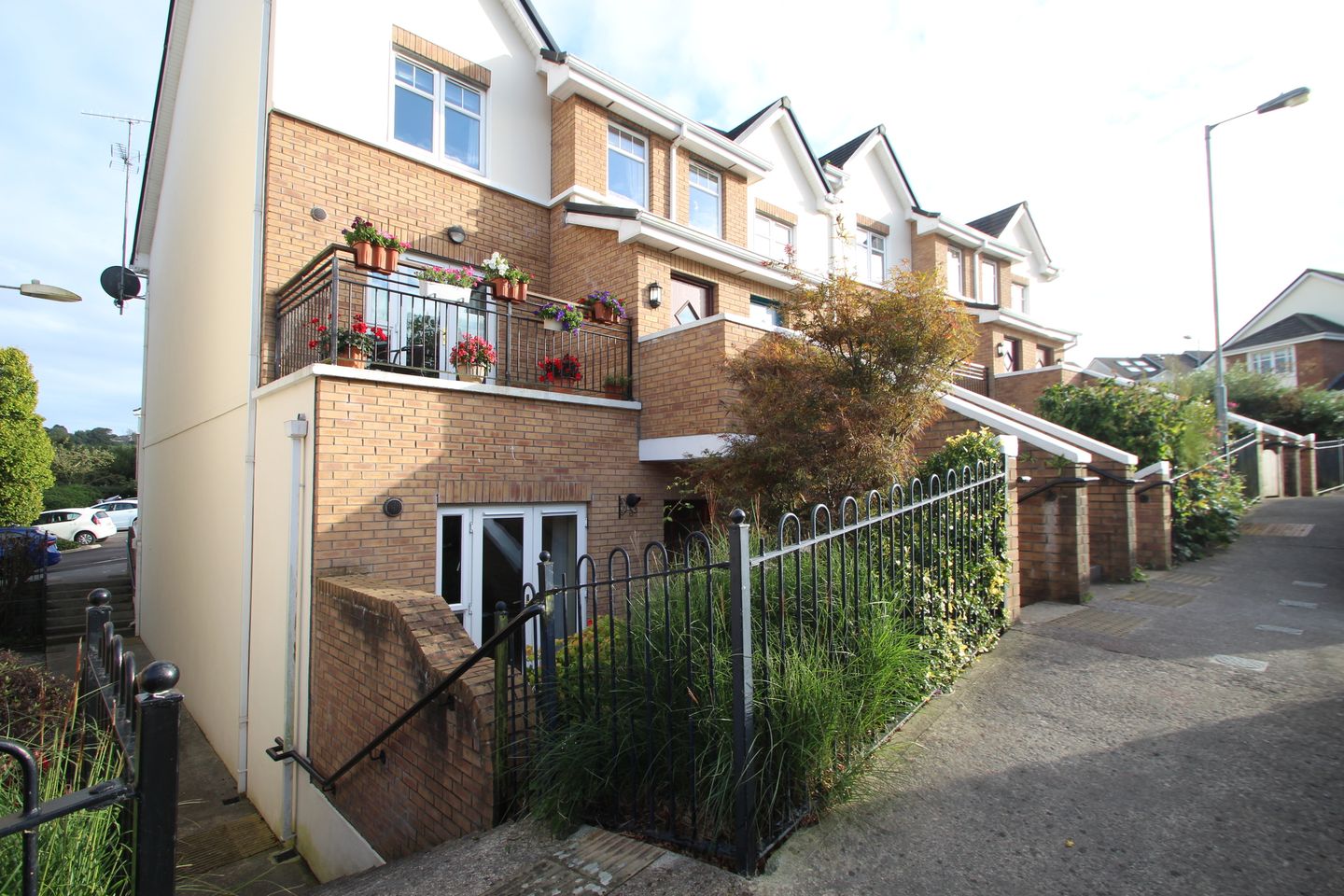 13 The Crescent, Harbour Heights, Passage West, Co. Cork, T12PF99 is