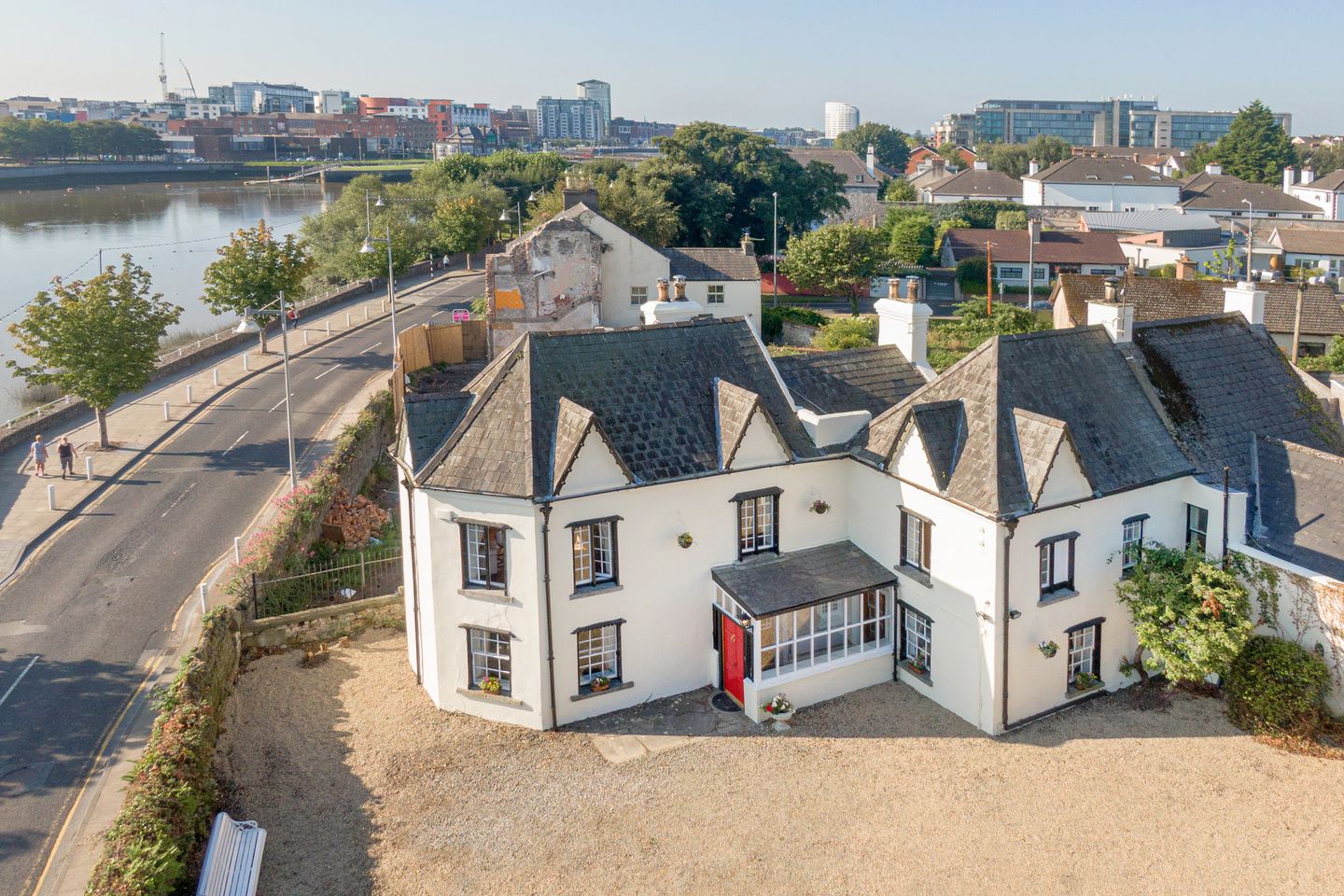 Roseville, Clancy's Strand, Ennis Road, Co. Limerick, V94HEF2 is for