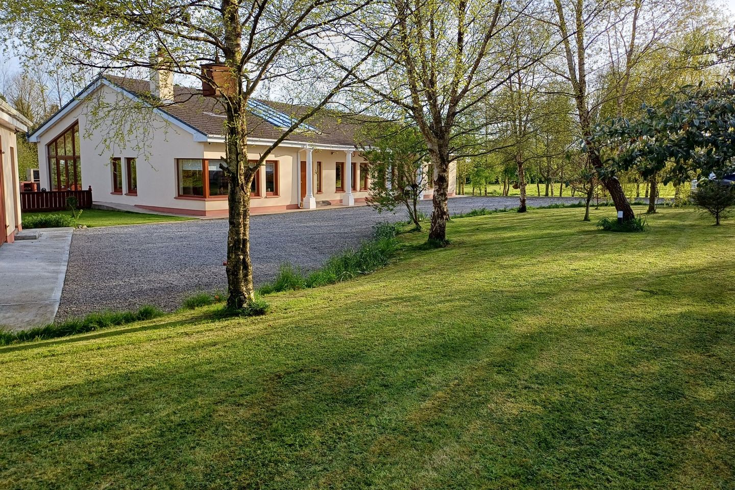 Cedarwood House, Stonestown, Cloghan, Birr, Co Offaly, R42YW62 is for