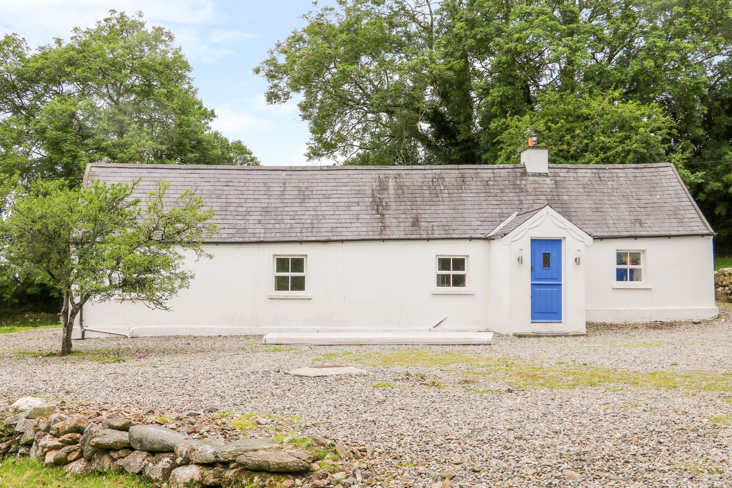Ref. 1004044 The Old White Cottage, Barnamuinga, Shillelagh, Co. Wicklow