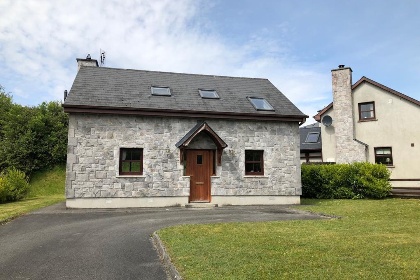 2 Oakwood View, Saint Joseph's Road, Portumna, Co. Galway, H53PY76 is