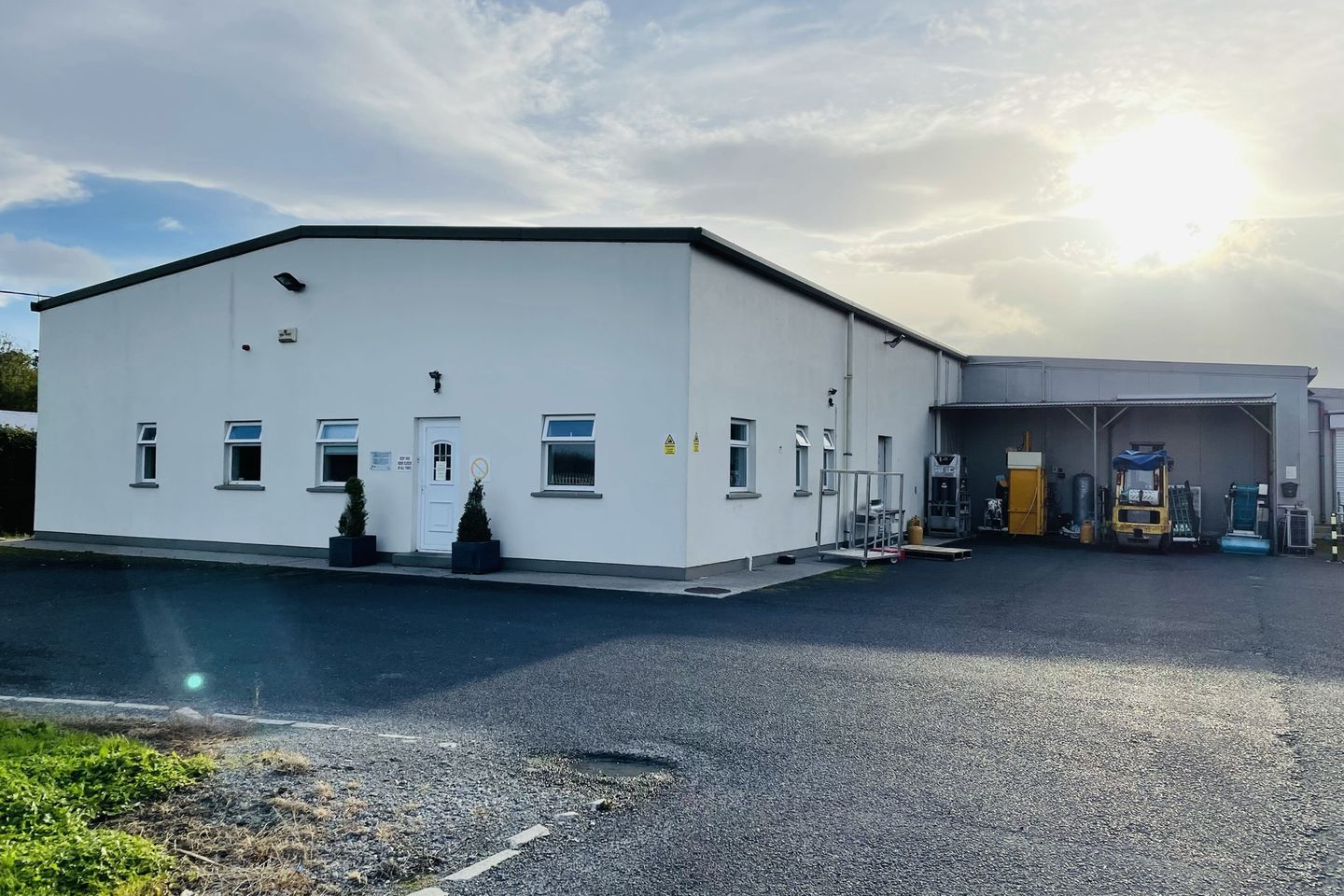 Commercial property for rent in Cork Road, Newcastle West, Co. Limerick