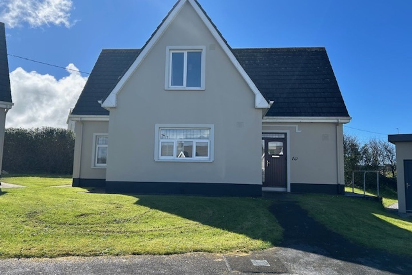 10 The Links, Lahinch, Co. Clare, V95Y328 is for sale on Daft.ie