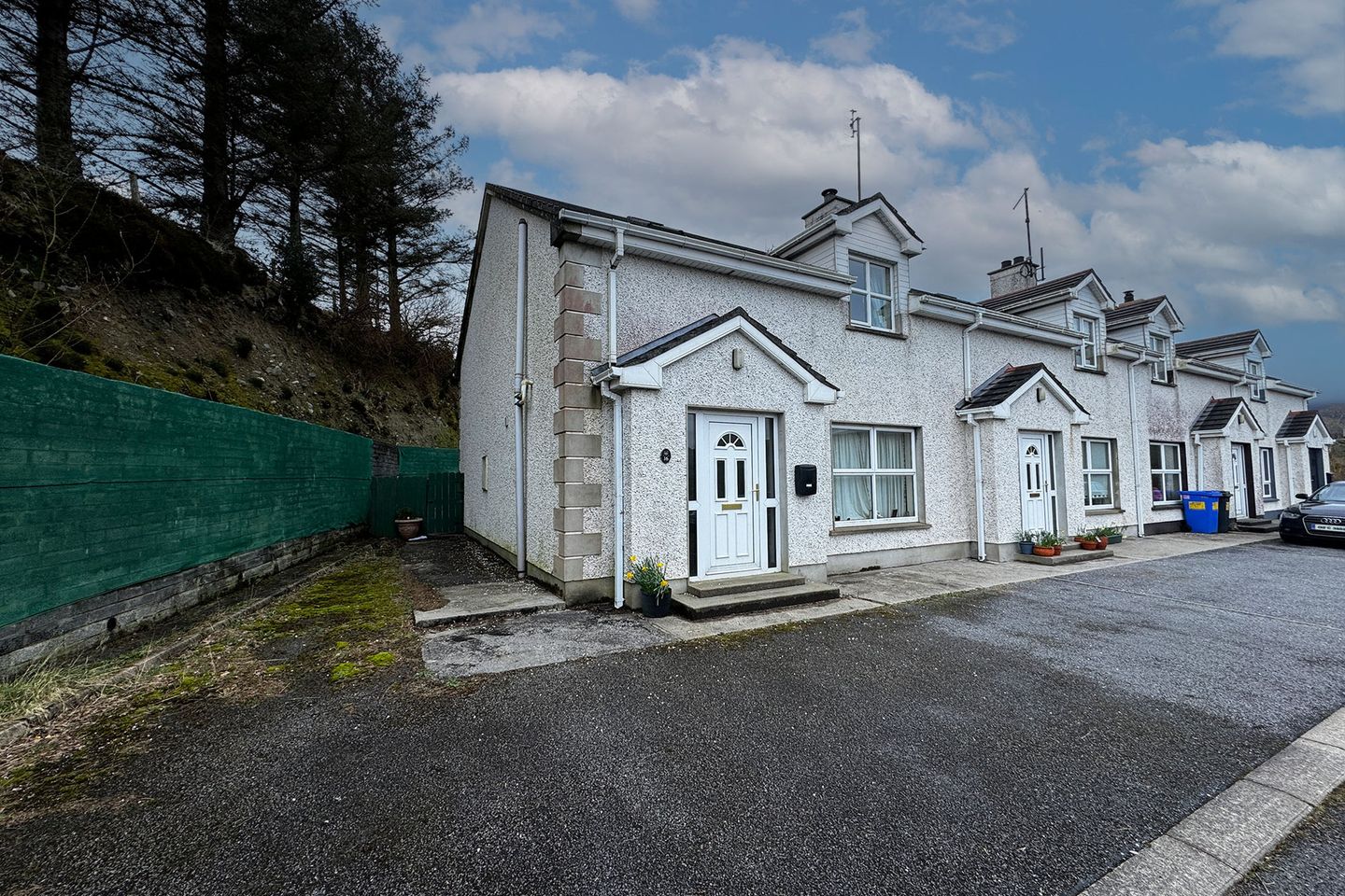 16 Riverside Park, Carrick, Co. Donegal, F94X211 is for sale on Daft.ie