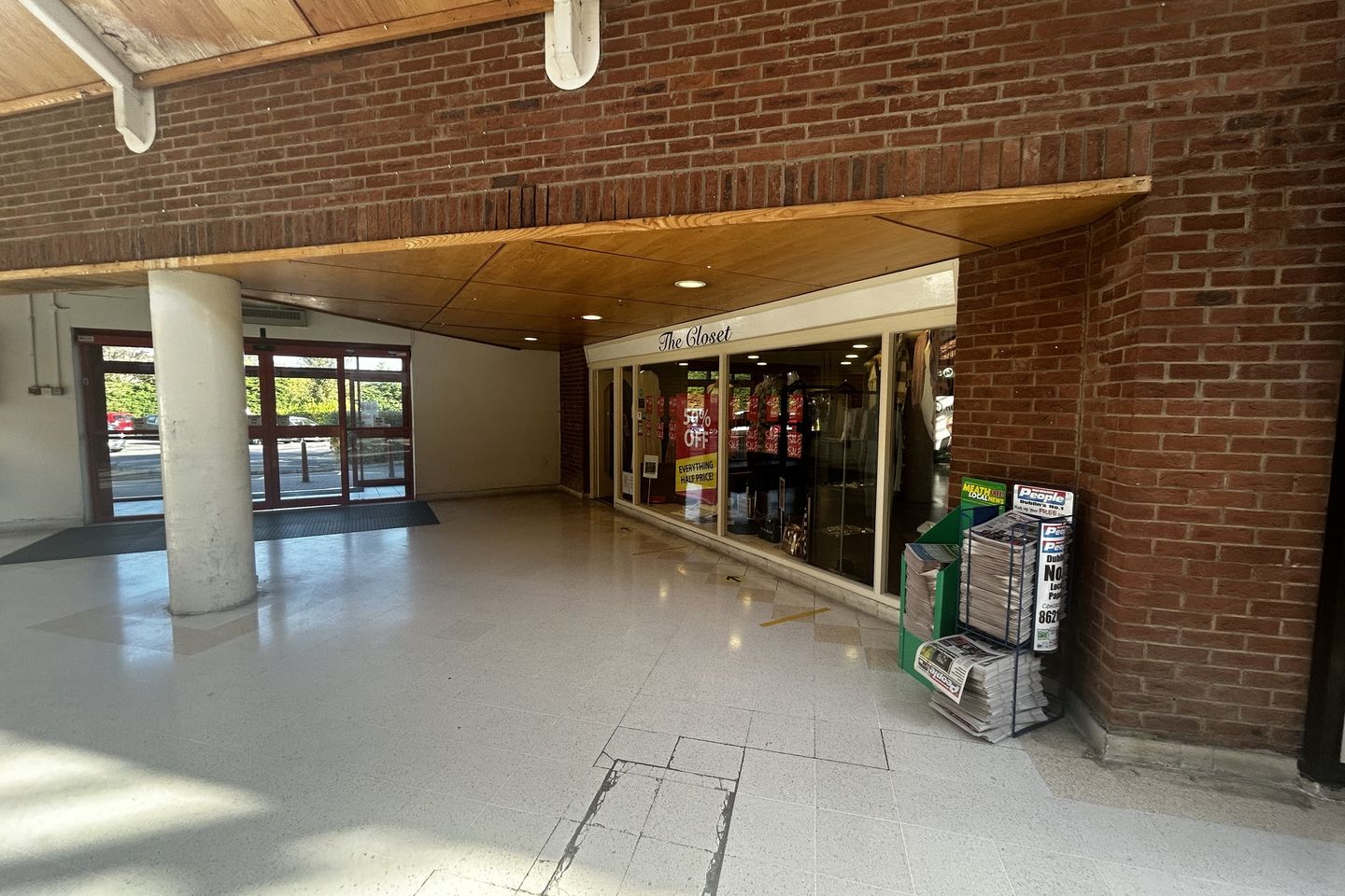 Commercial property for rent in Unit 15 Supervalu Shopping Centre