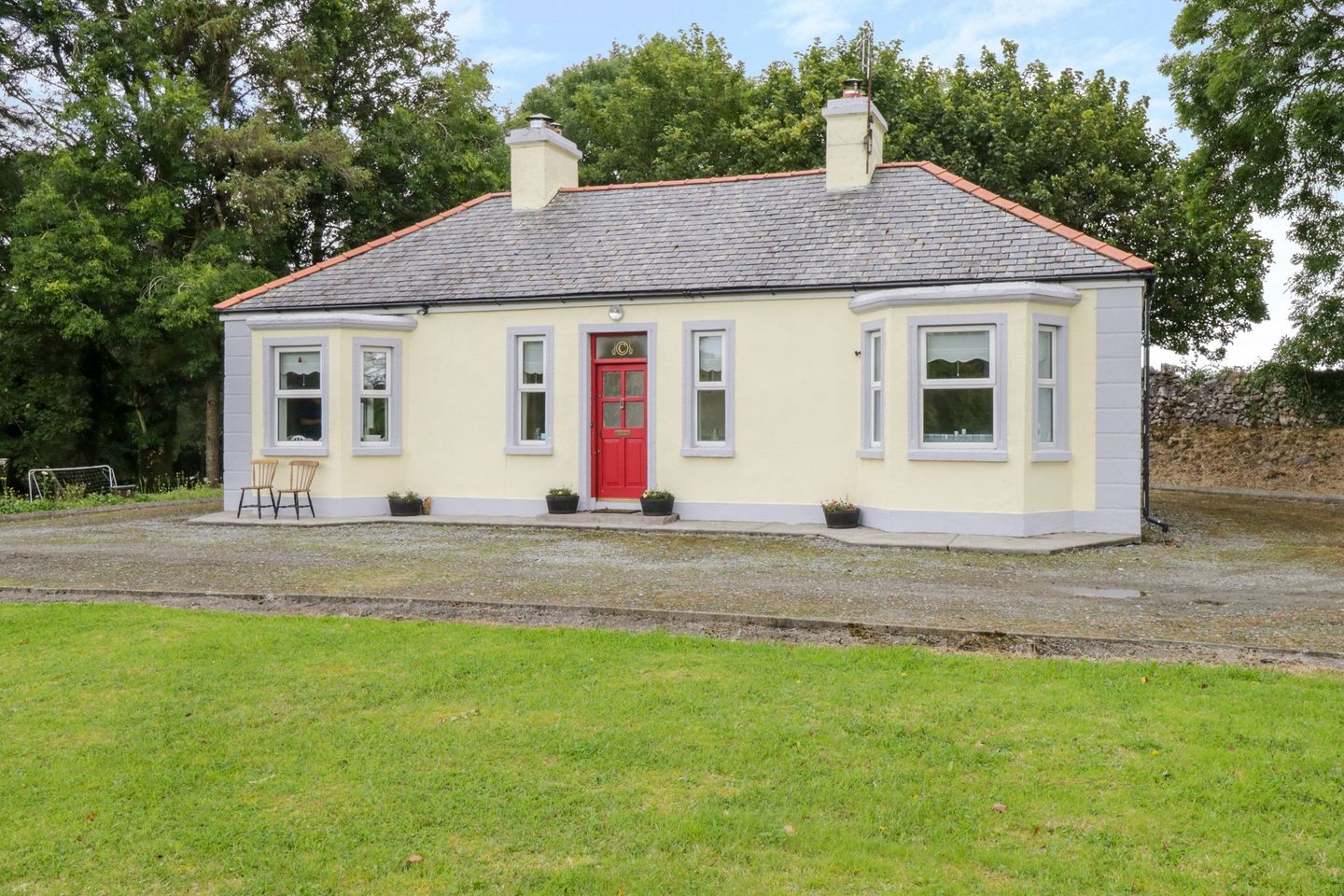 Holiday Homes in Birch Tree Cottage, BUNRAWER, AYLE, F28 RY18, Westport