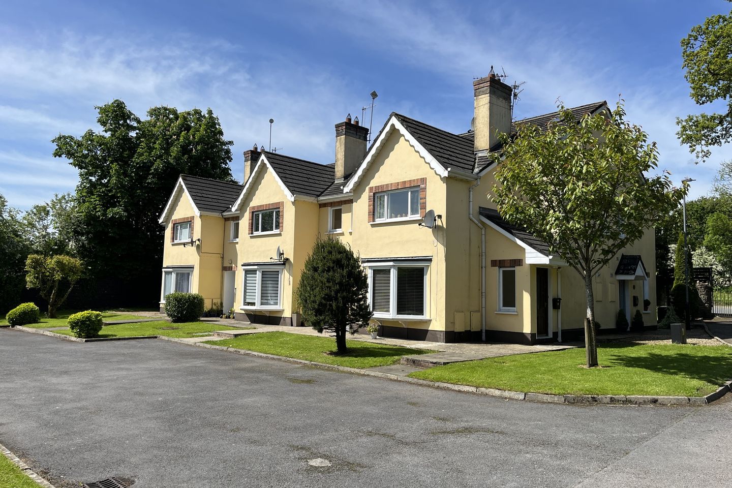 Apt 3 Lakeshore Marina, Killaloe, Co. Clare, V94XHN4 is for sale on Daft.ie
