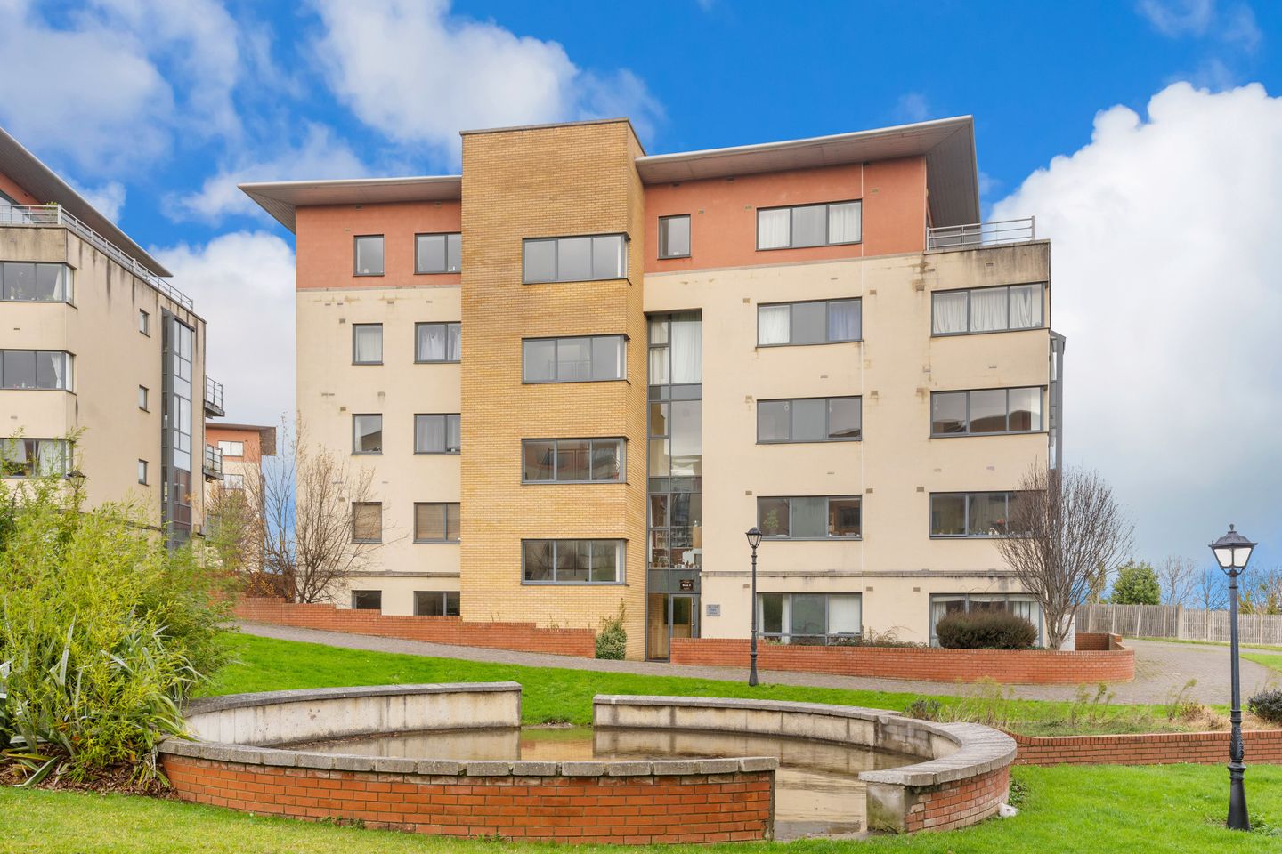 95 The Oval, Tullyvale, Cabinteely, Dublin 18, D18PW24