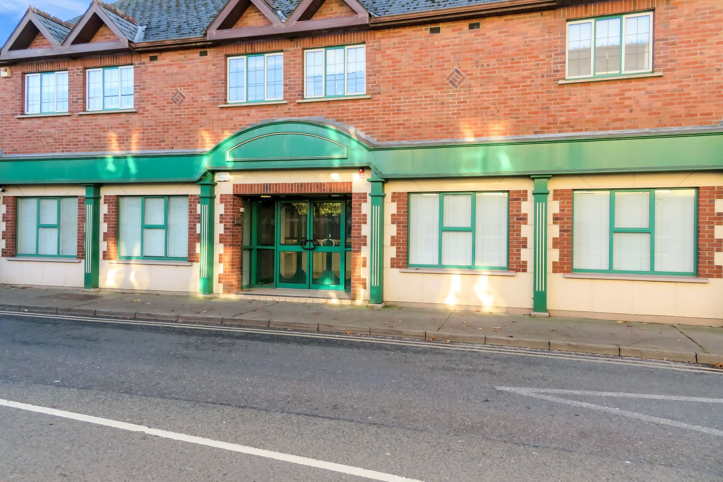 Commercial property for rent in 68 Staplestown Road, Carlow Town, Co