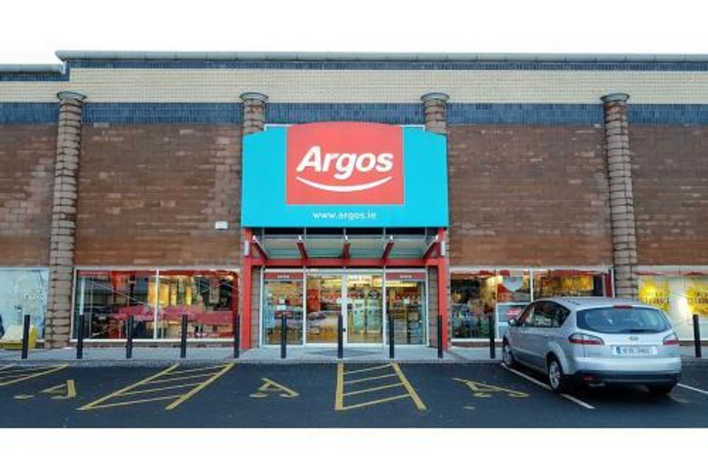 Commercial property for rent in Unit 11/12, Letterkenny Retail Park