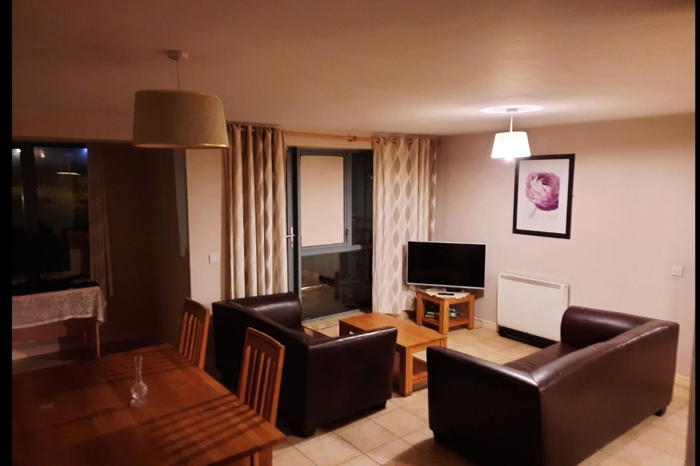 Nephin Halls Accommodation, Nephin Halls, Hopkins , Castlebar, Co. Mayo