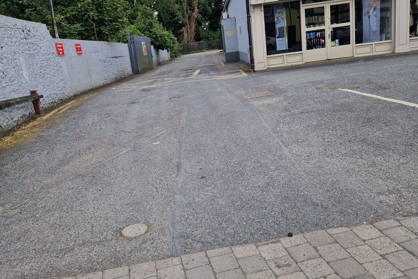 Commercial property for rent in Unit 3 ,Irish Street, Ardee,Co. Louth