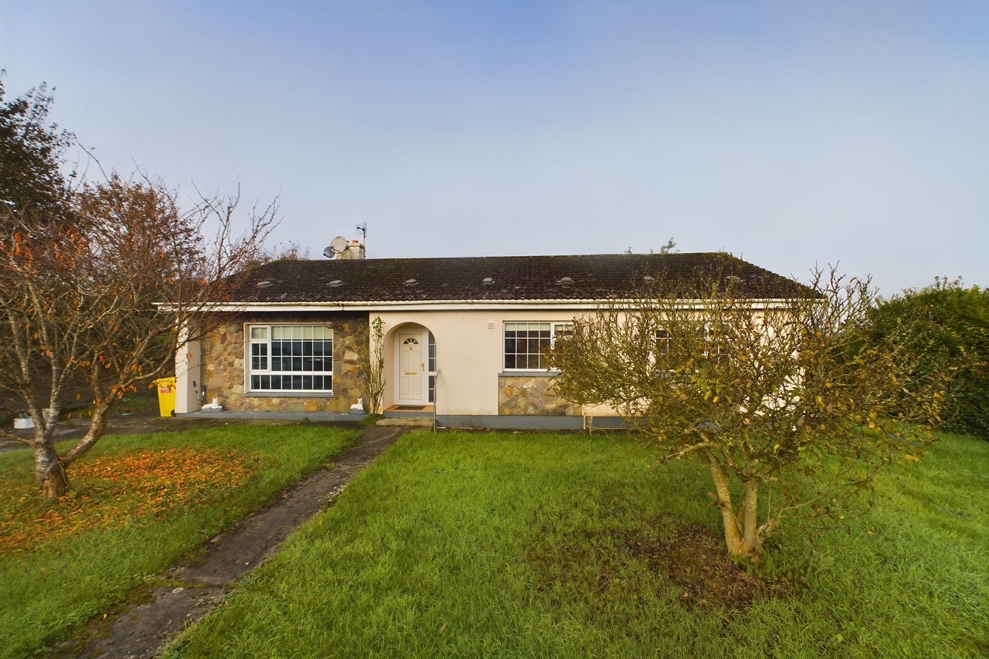 Mothel Road, Carrickbeg, CarrickonSuir, Co. Tipperary, E32VY03 is for