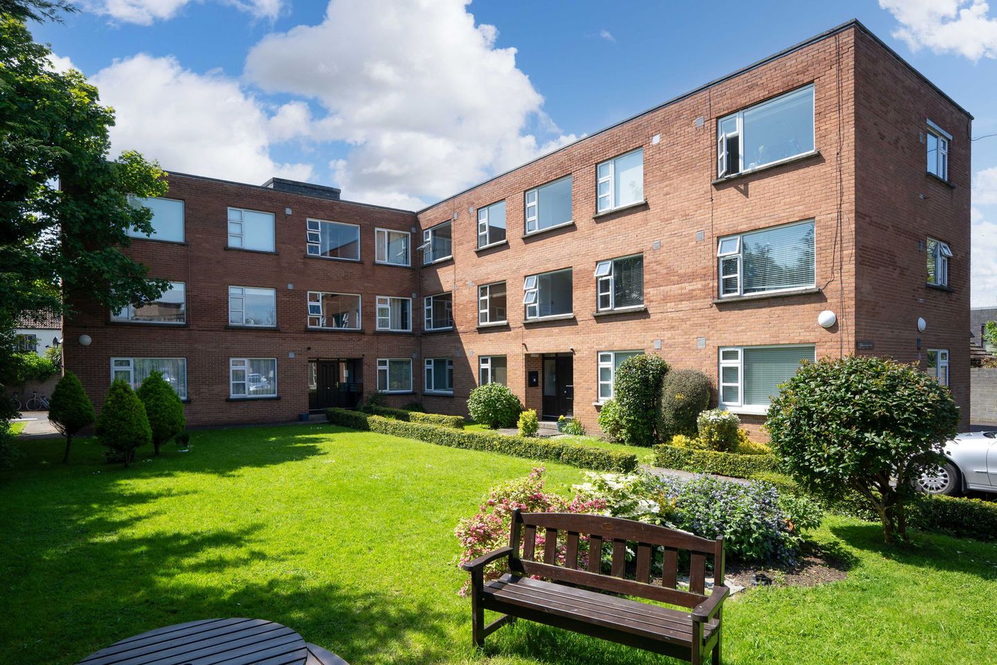 4 Glenwaverly Court, Park Avenue, Sandymount, Dublin 4, D04K577 is for