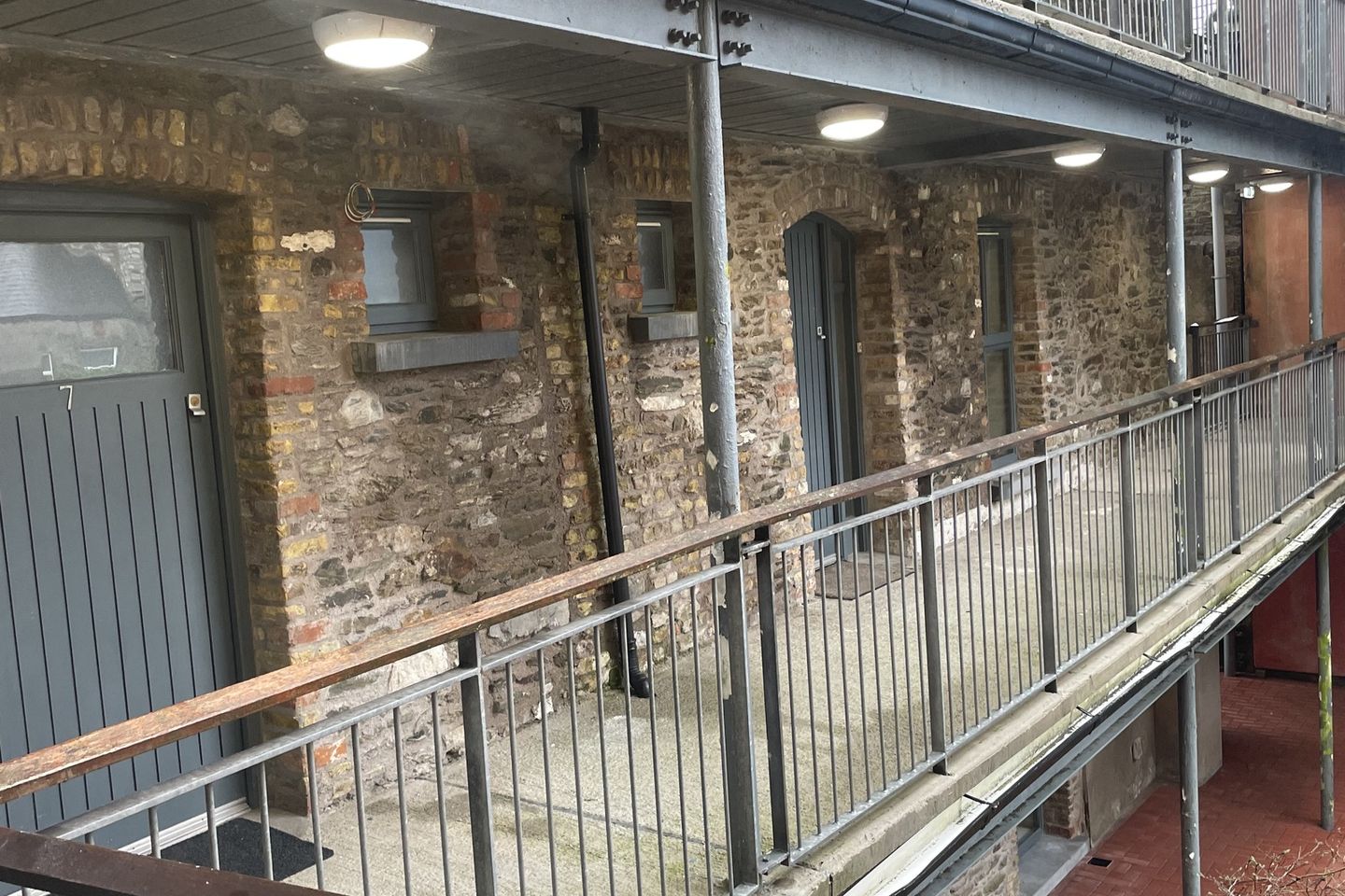 Apartment 8 , Reeves Hall, T12CC78