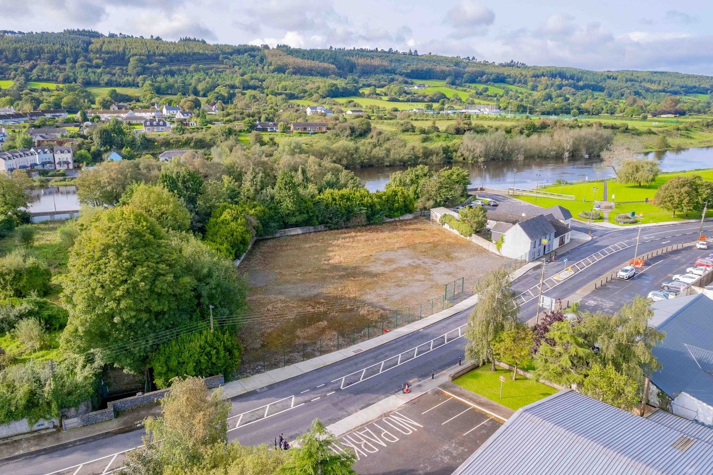 Commercial property for sale in Clonmel Road, CarrickonSuir, Co