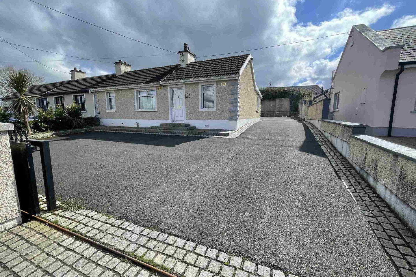 672 Standhouse Road, Newbridge, Co. Kildare, W12KC59 is for sale on Daft.ie