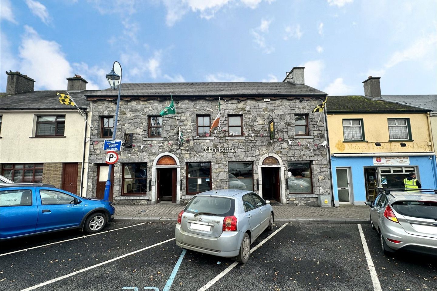 An Táin Bar, Market Square, Ballinasloe, Co. Galway, H53PX86