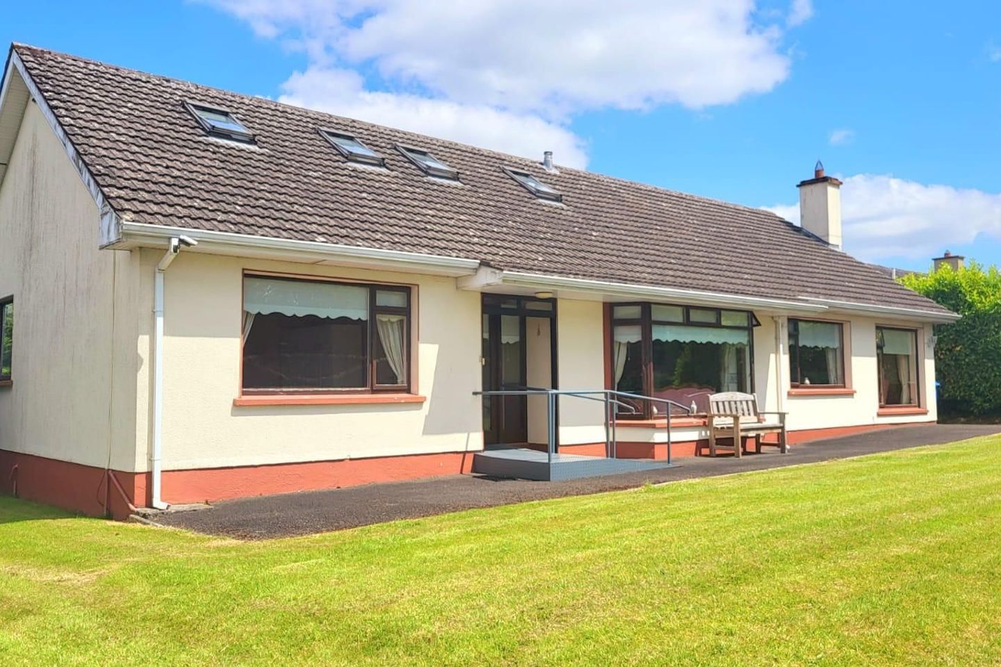 Elm Park, Syngefield, Birr, Co. Offaly, R42XR89