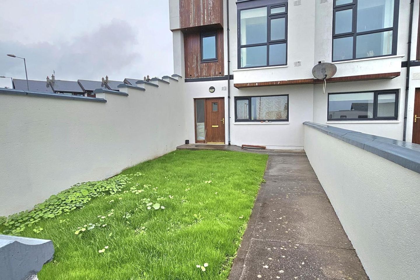 31 Marine Gates, Cobh, Co. Cork, P24TD82 is for sale on Daft.ie