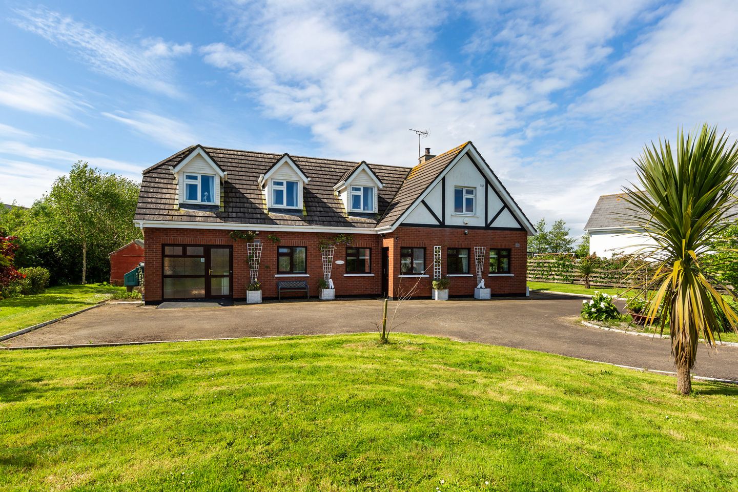 Oasis Lodge, Rosslare Harbour, Rosslare, Co Wexford, Y35W3W2 is for