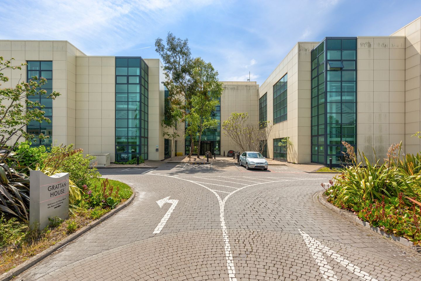 Commercial property for rent in Grattan House, City Junction Business