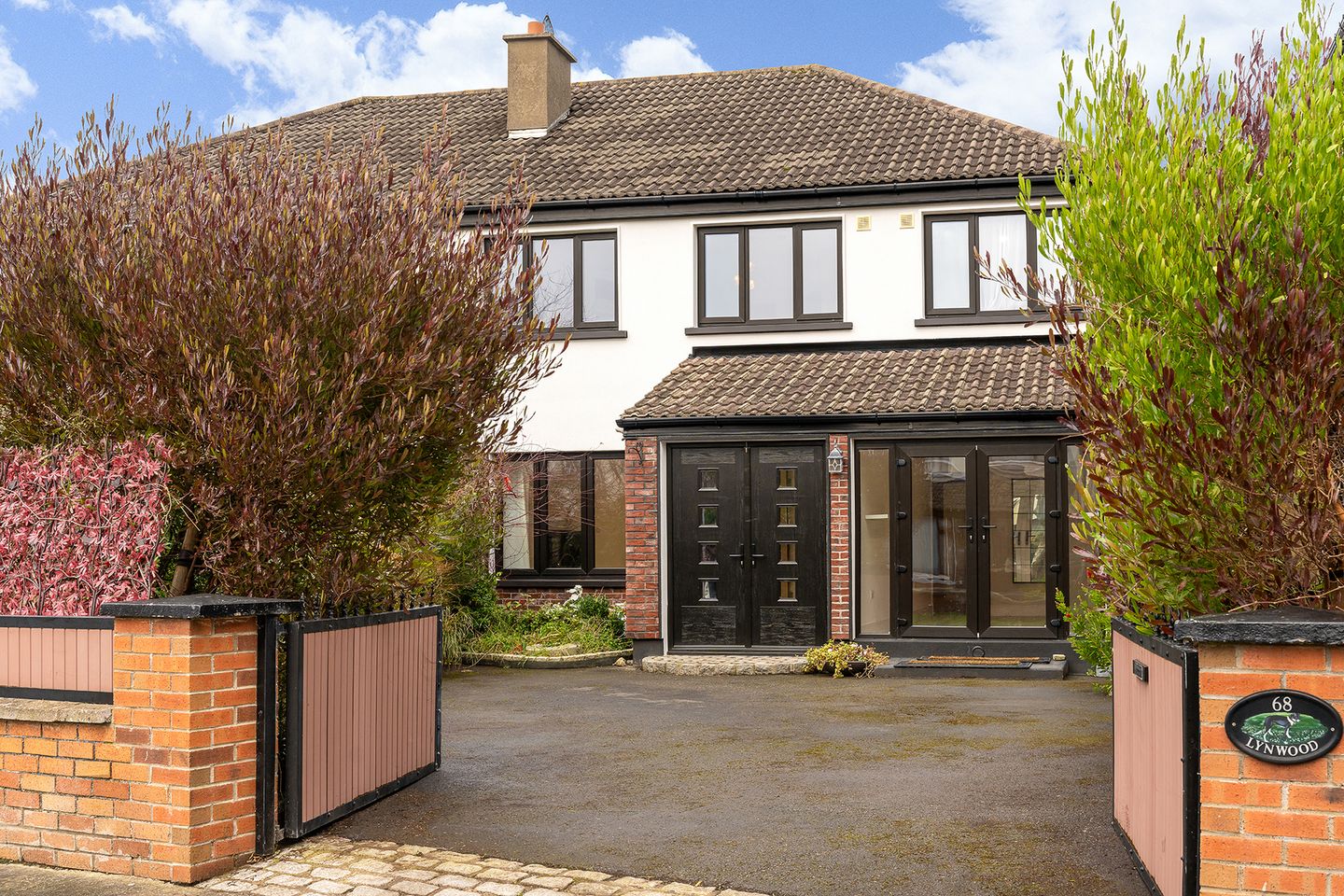 68 Lynwood, Dundrum, Dundrum, Dublin 16, D16A5X0 is for sale on Daft.ie