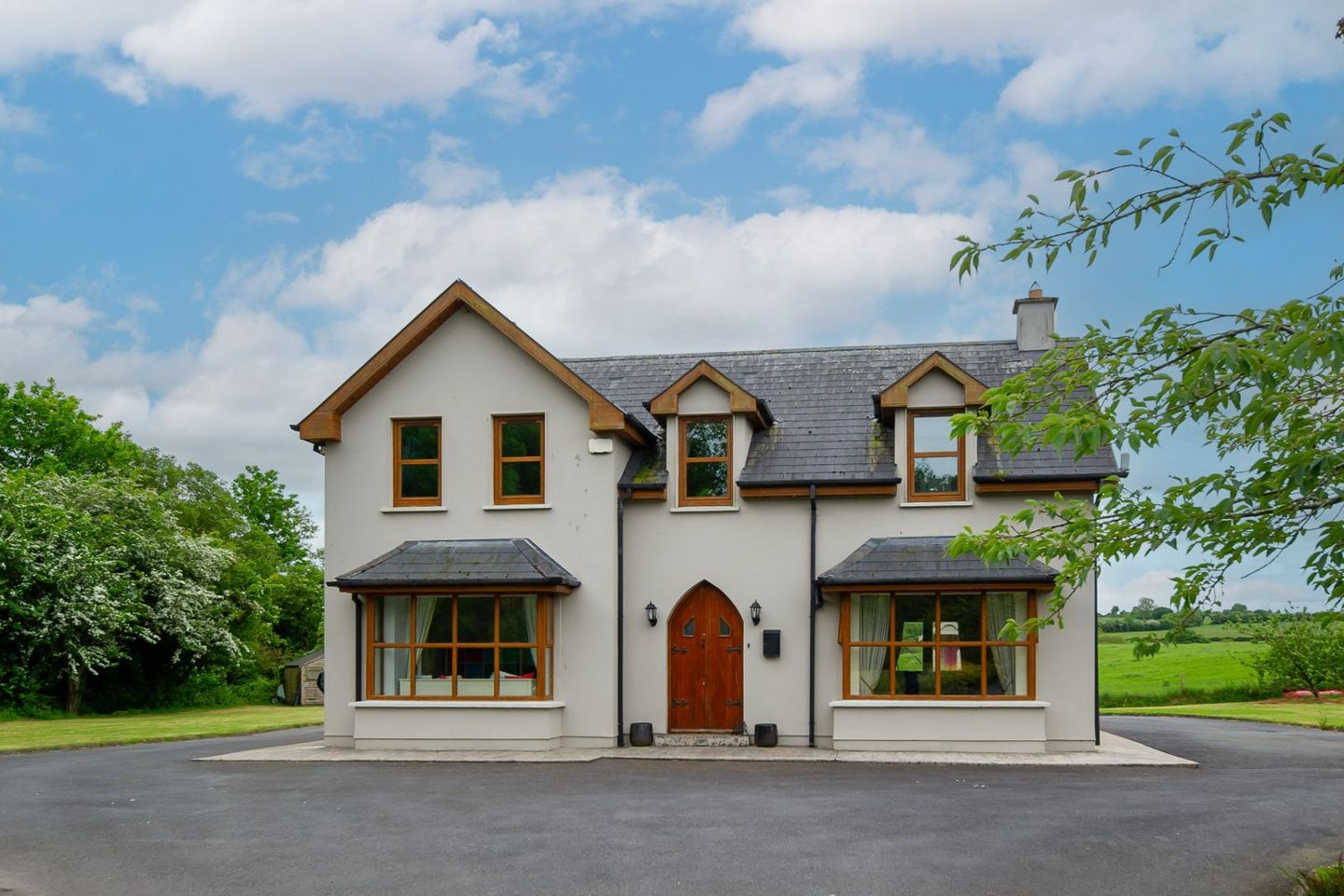 Lane, Bridestown, Kildinan, Rathcormac, Co. Cork, T56NY28 is for