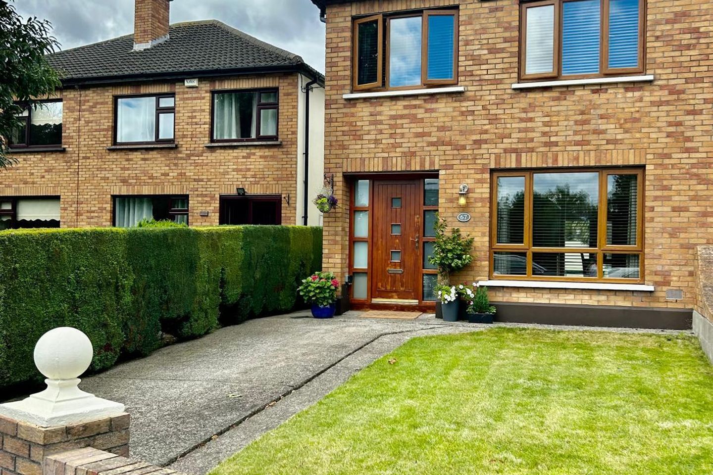 67 Roebuck Downs, Clonskeagh, Clonskeagh, Dublin 14, D14E027 is for