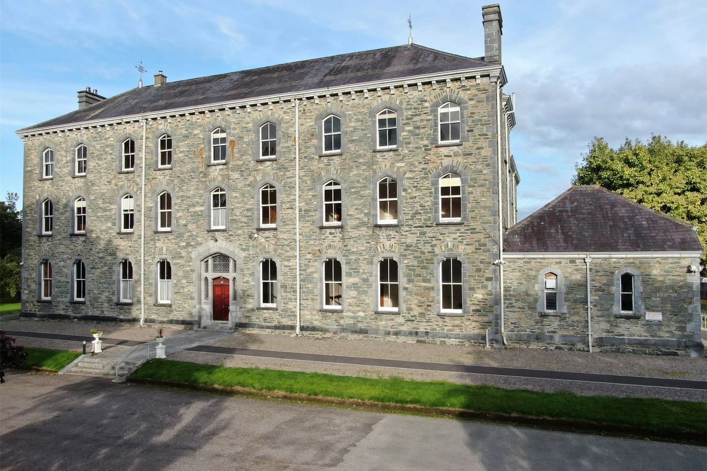 Presentation Convent, Cathedral Place, V93DH76