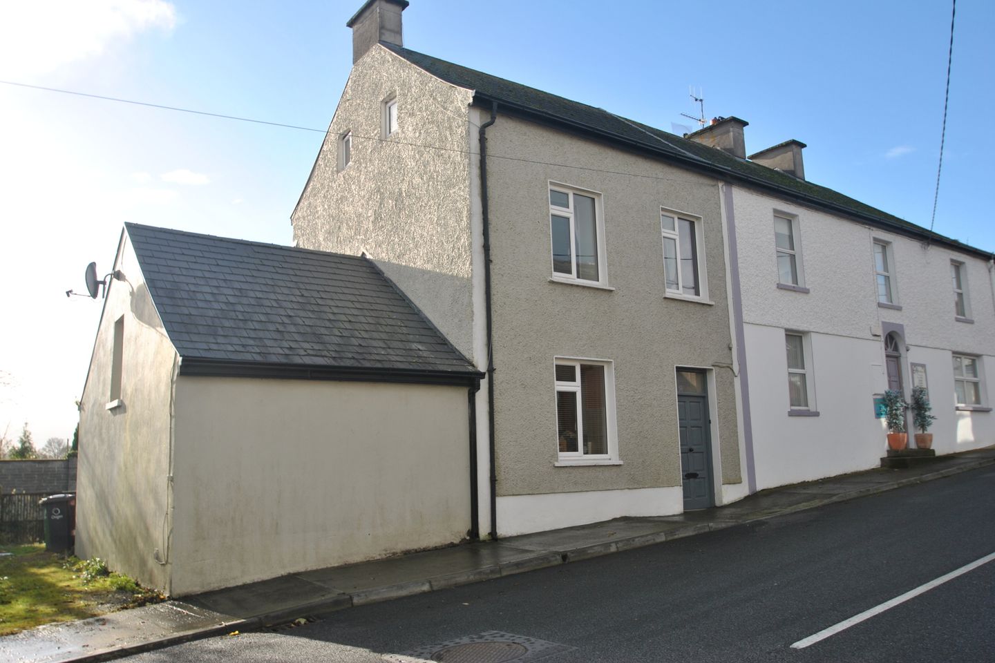 Roscrea Road, Shinrone, Birr, Roscrea, Co. Tipperary, R42R981 is for