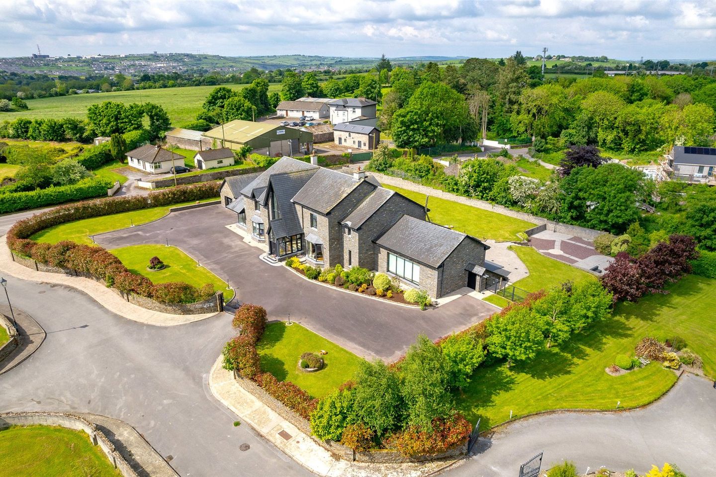 Grey Stone House, 1 Gleann Chuile, Kilcully, Co. Cork, T23P528 is for