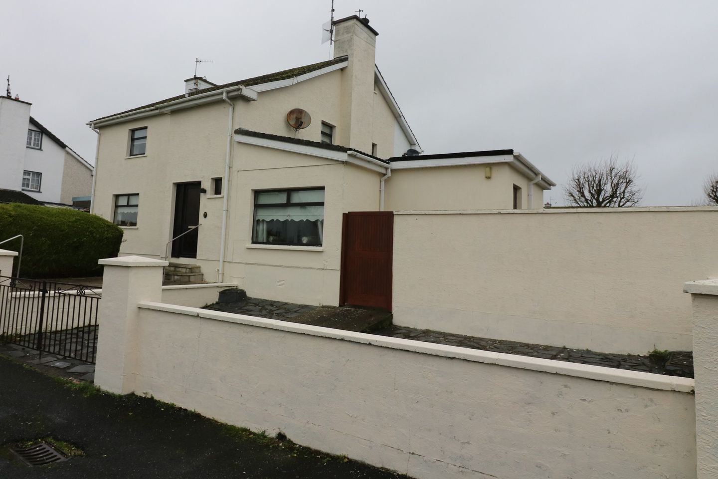 19 Dunbane, CarrickonSuir, Co. Tipperary, E32HD59 is for sale on Daft.ie