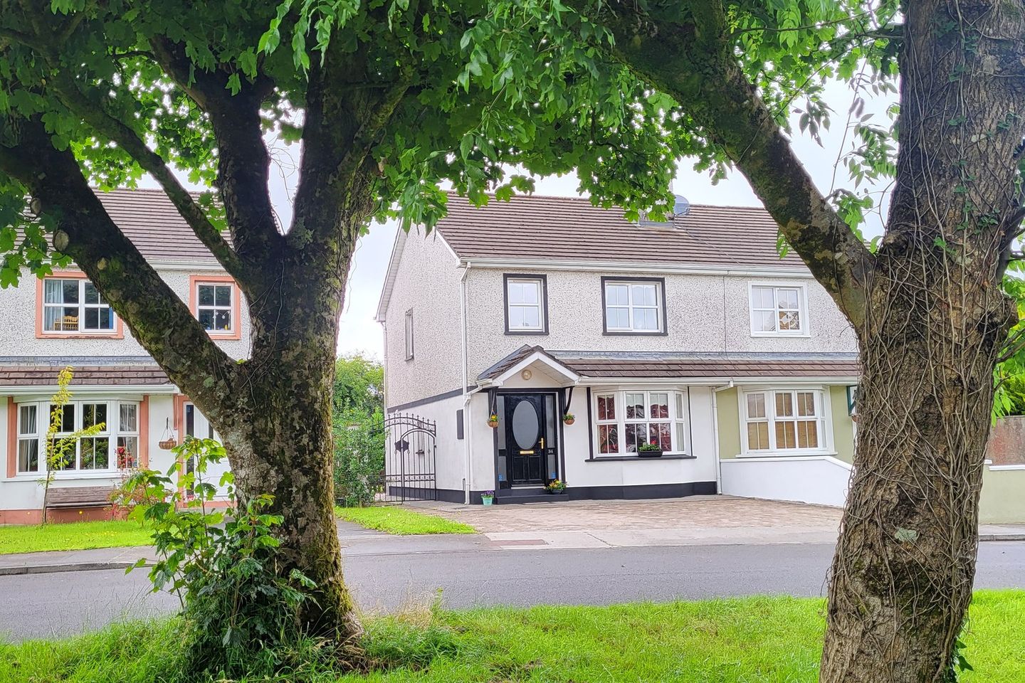 34 Victoria Place, Snugboro, Castlebar, Co. Mayo, F23W135 is for sale