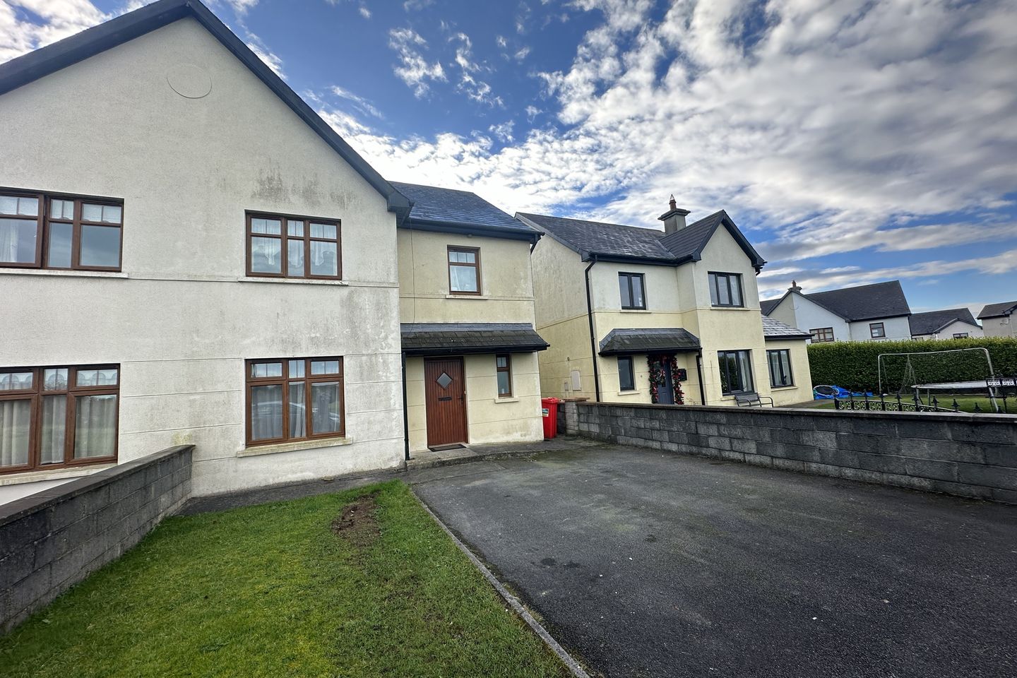11 Slí Bhrian, Áras Na Rí, Cashel, Co. Tipperary, E25FK60 is for sale