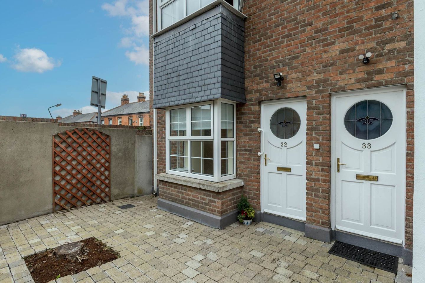 Apt 32, Glenarm Square, St. Josephs Avenue, Drumcondra, Dublin 9 is for