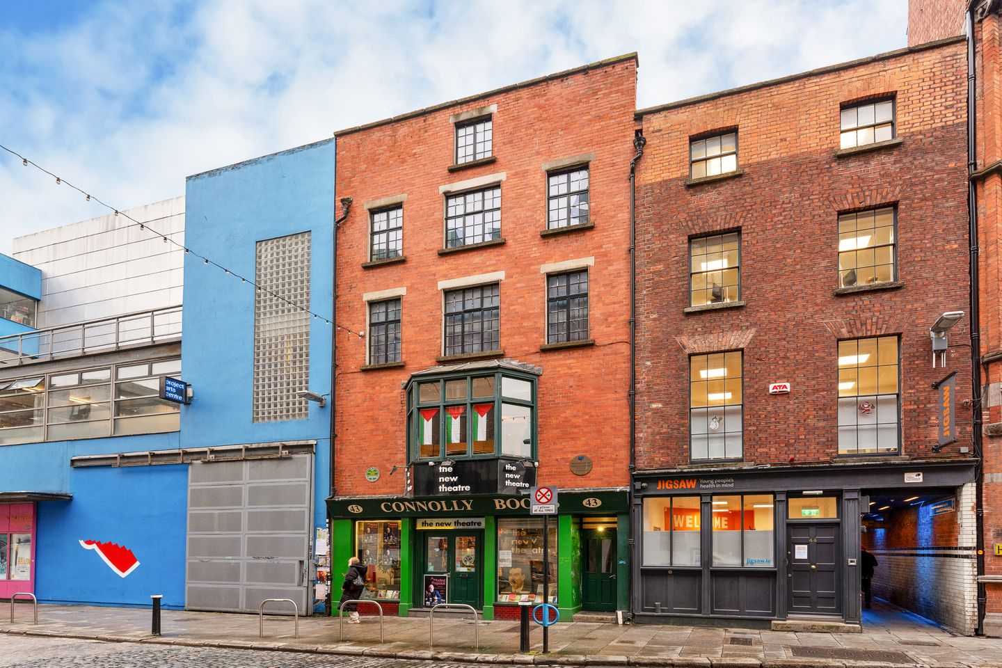 APARTMENT 4, 43 Essex Street East, Temple Bar, Dublin 2, D02PW20 is for