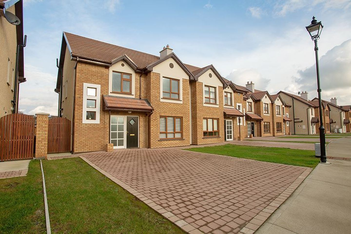 4 Bed Semi Detatched, Garrai Broc , 4 Bed Semi Detatched, Garrai Broc