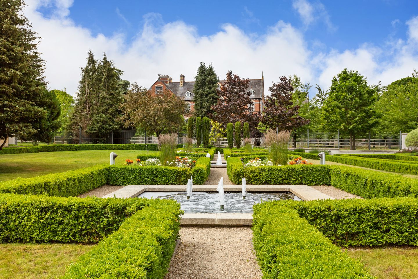 180 Bloomfield Park, Donnybrook, Donnybrook, Dublin 4 is for sale on