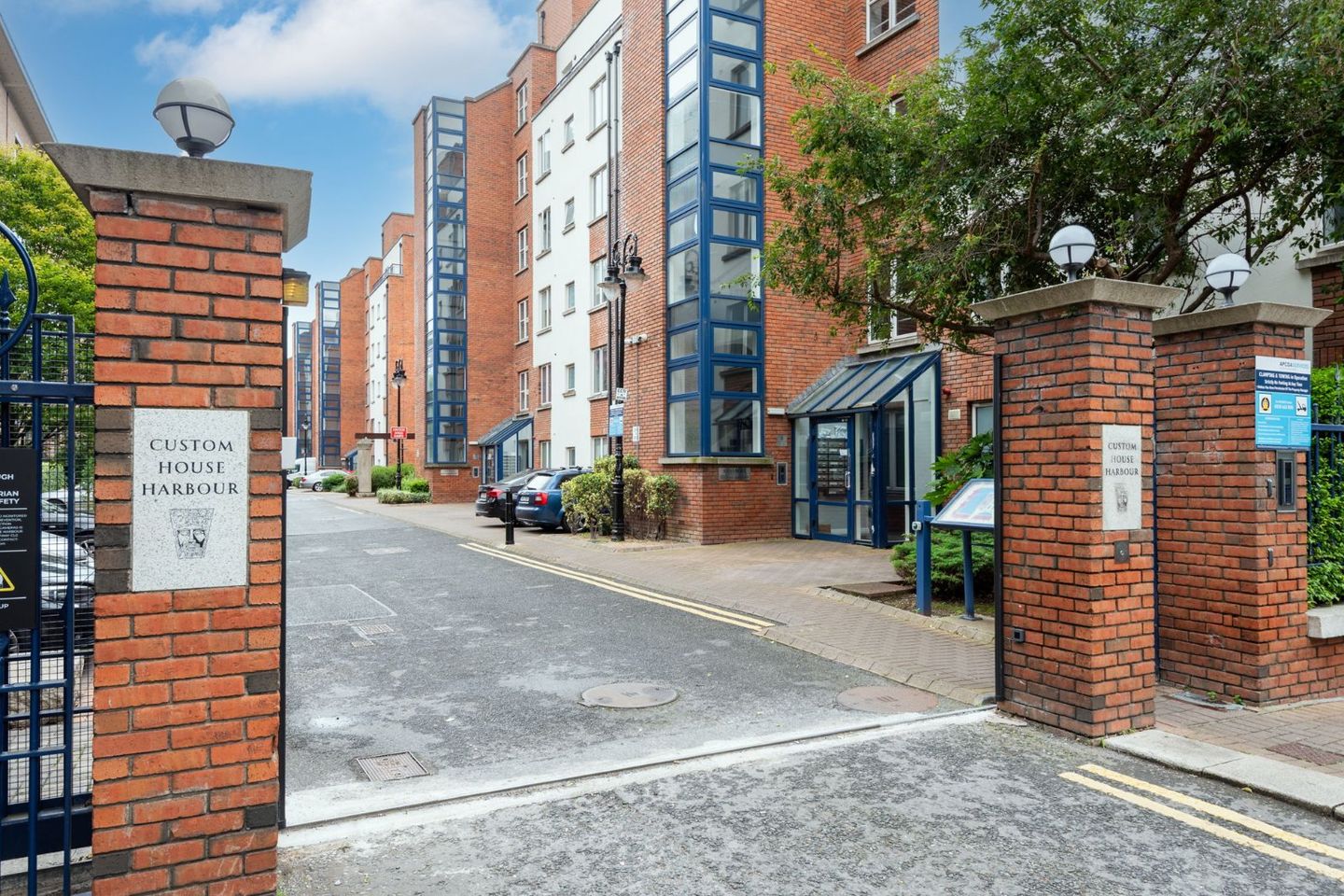 10 Aranmore, Custom House Harbour Apartments, I.F.S.C, Dublin 1, D01AX64