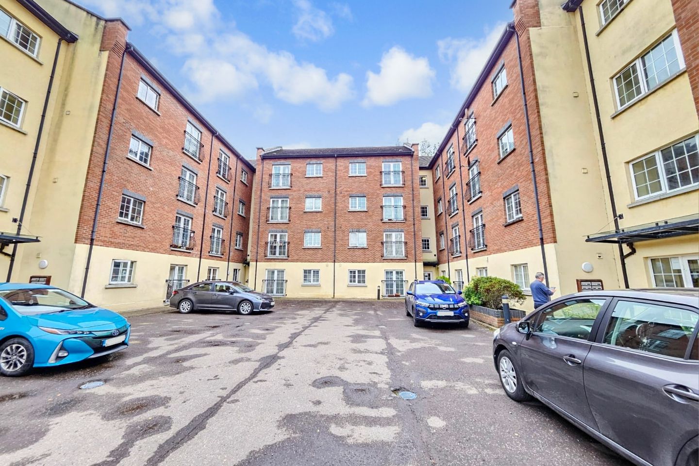 Apartment 2 Stonebridge Court, Railway Road, Cavan, H12F882