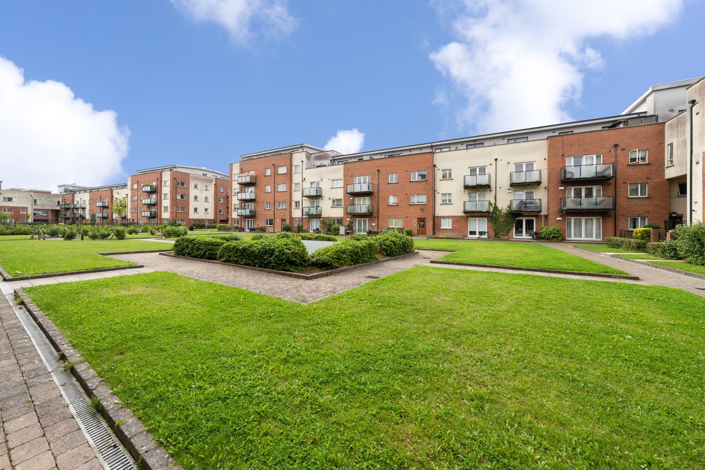 64 Mayeston Square, Finglas , Dublin 11