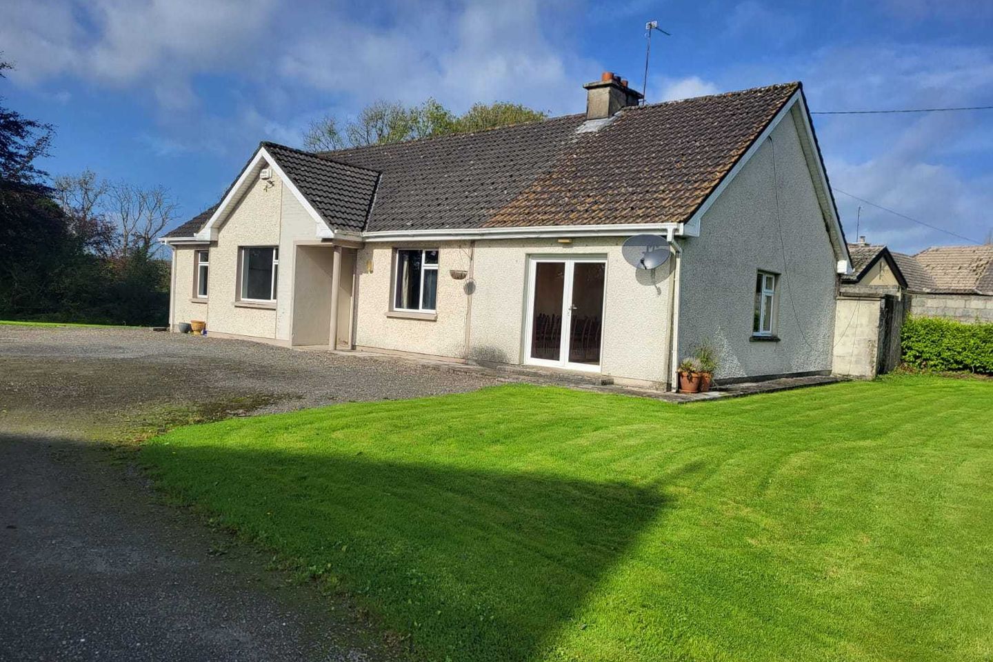 Parochial House, Stonepark, Meelick, Co. Clare, V94C7Y8 is for sale on