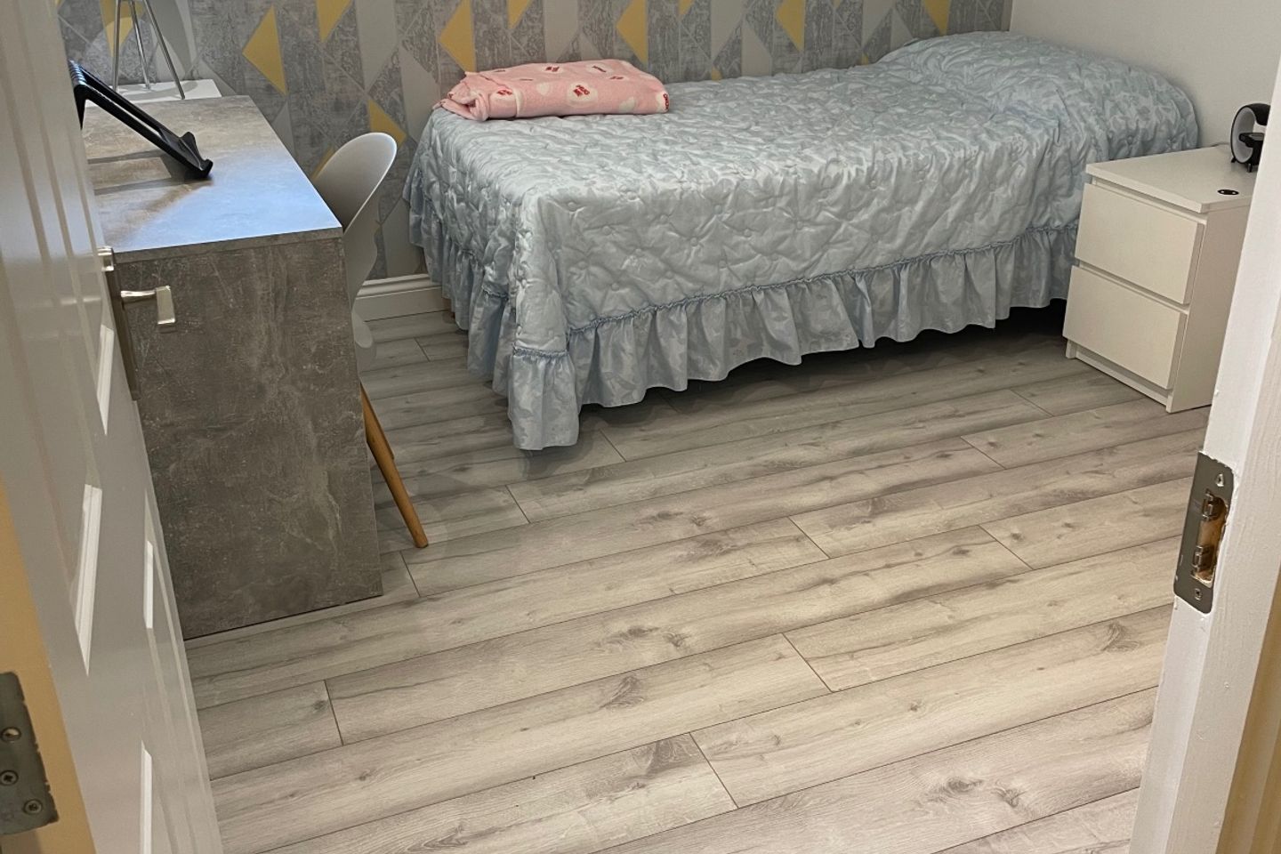 Rent, bills and food included, Larkfield square , Lucan , Dublin , Lucan, Co. Dublin