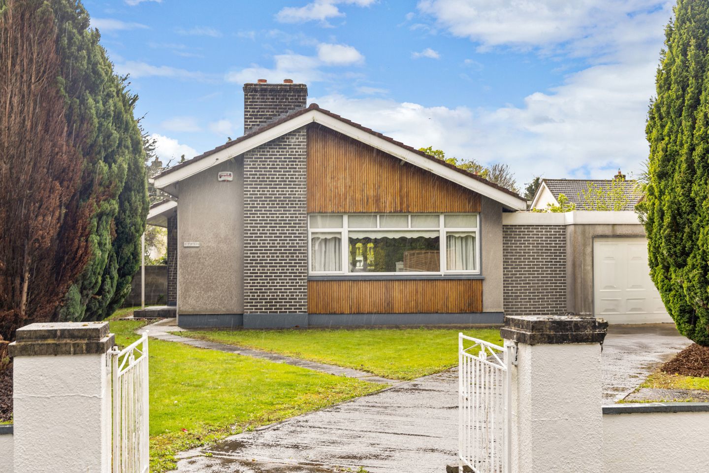 St. Finians, 6 Quinns Road, Shankill, Dublin 18, D18HV05 is for sale on